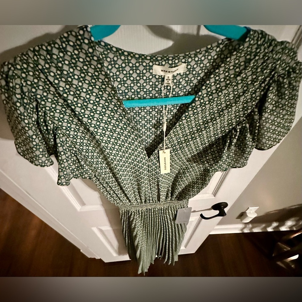 Max Studio Pleated Midi Dress — NWT Green Print Flutter Sleeve | Size S - Picture 8 of 11